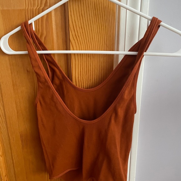 Burgundy one piece tank - Picture 2 of 2